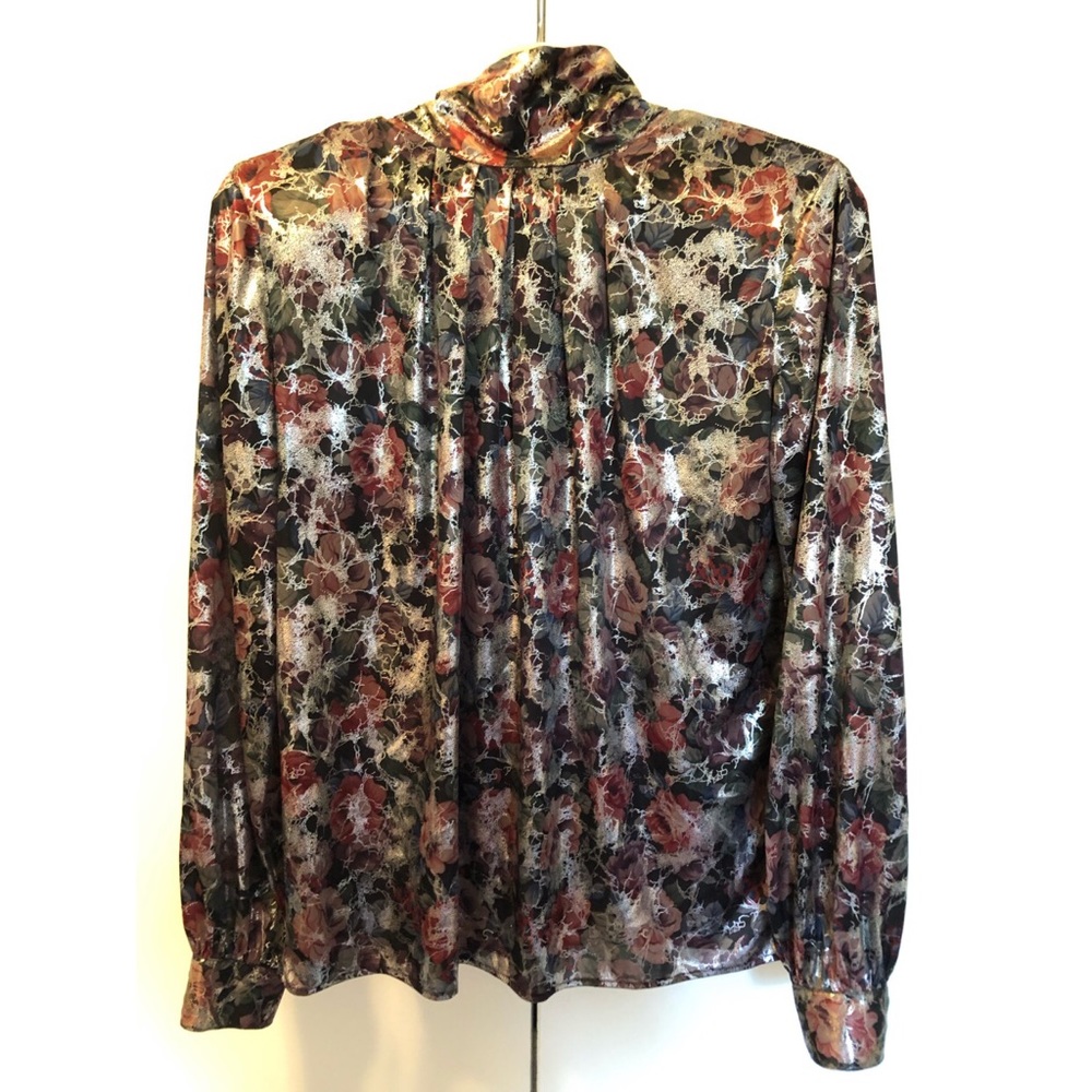 🦚Vintage top- metallic floral🦚